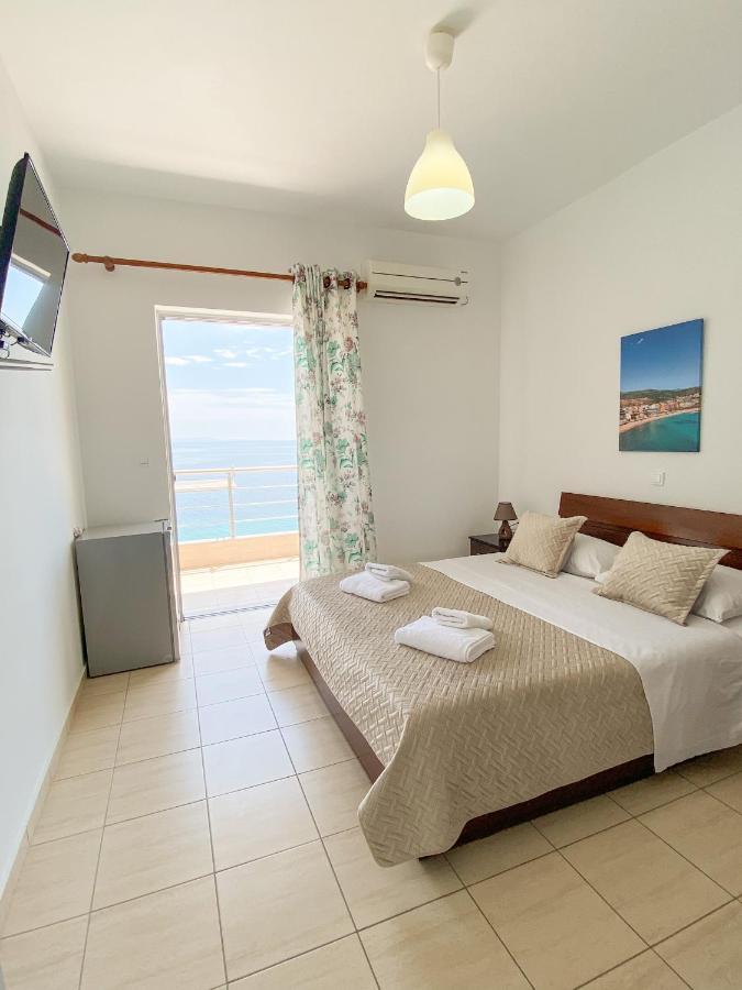 Apartamento Dinos Himarë