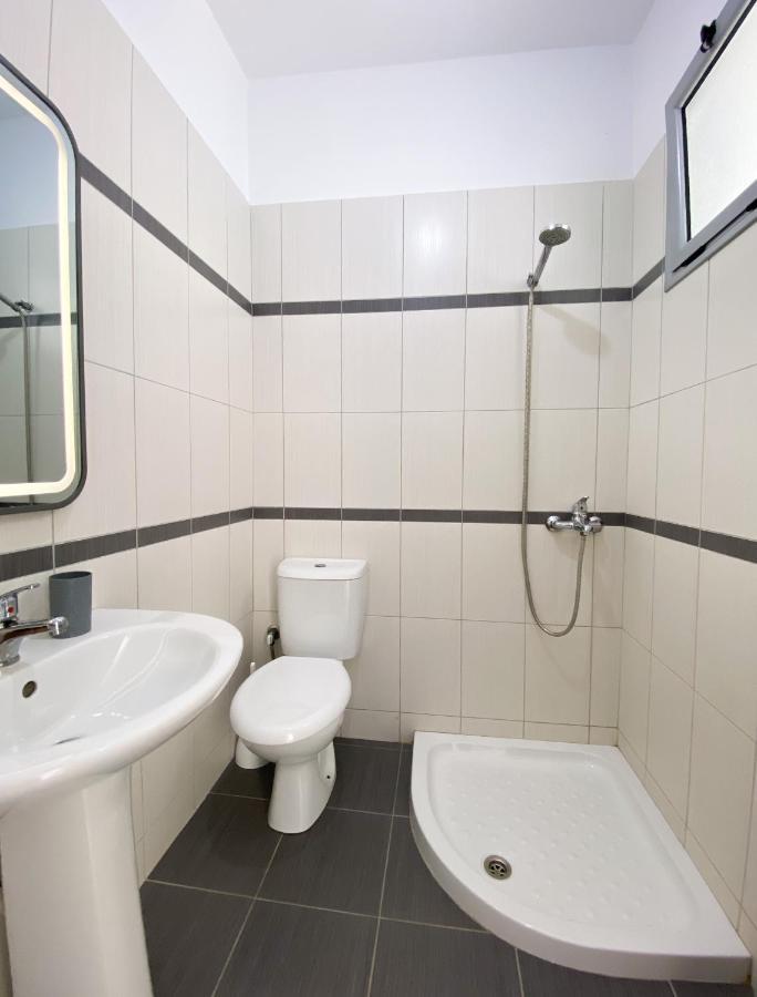 Dinos Apartamento Himarë
