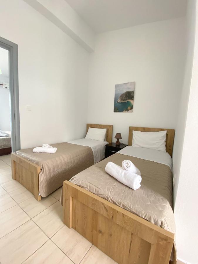 Apartamento Dinos Himarë